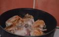 Features of stewed rabbit dishes in wine sauce